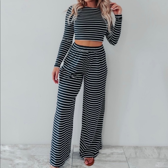 Striped lounge set - Picture 1 of 3